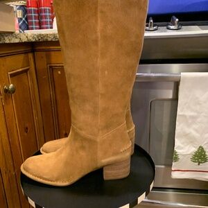 NIB UGG women's Arana boot tan suede 11 M